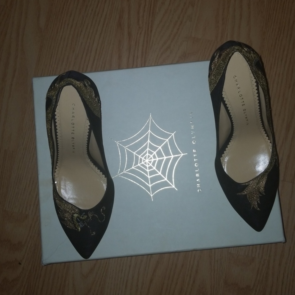 Charlotte Olympia pump